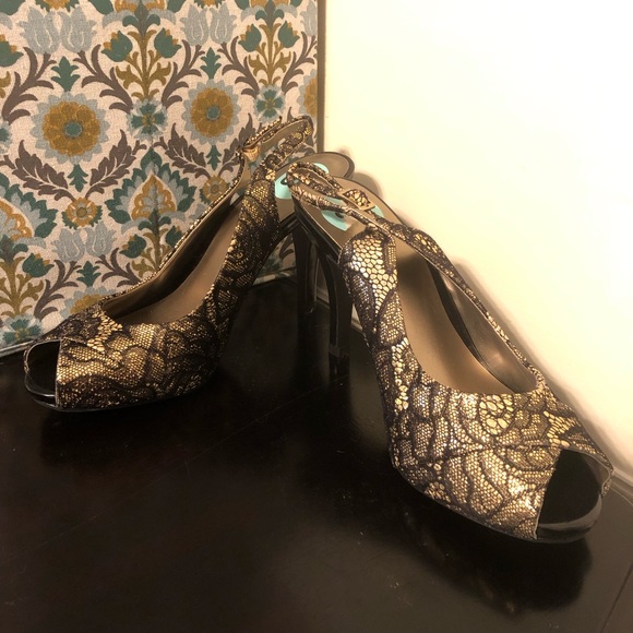 8.5 black and gold peep-toe heels - Picture 1 of 8